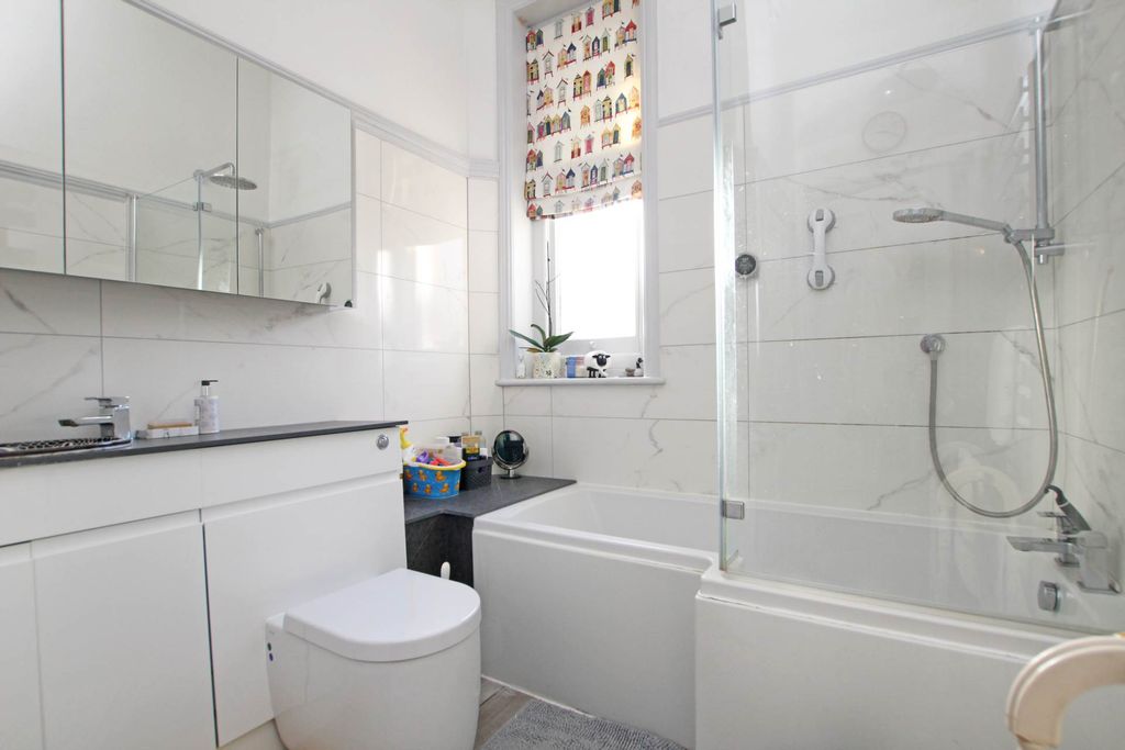 Additional image 9 of 3 bed flat for saleGrassington Road, Eastbourne BN20