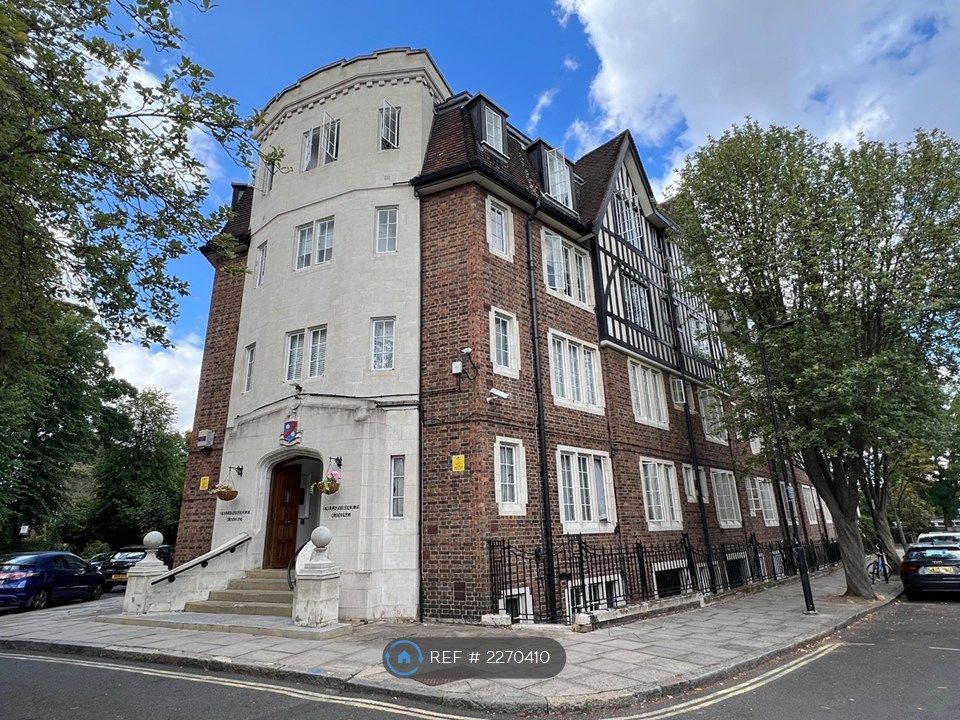 Property photo 2 of 10 Hillsborough Court, Mortimer Crescent