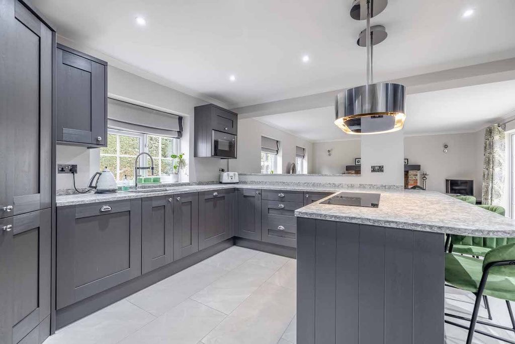 Property photo 2 of 29