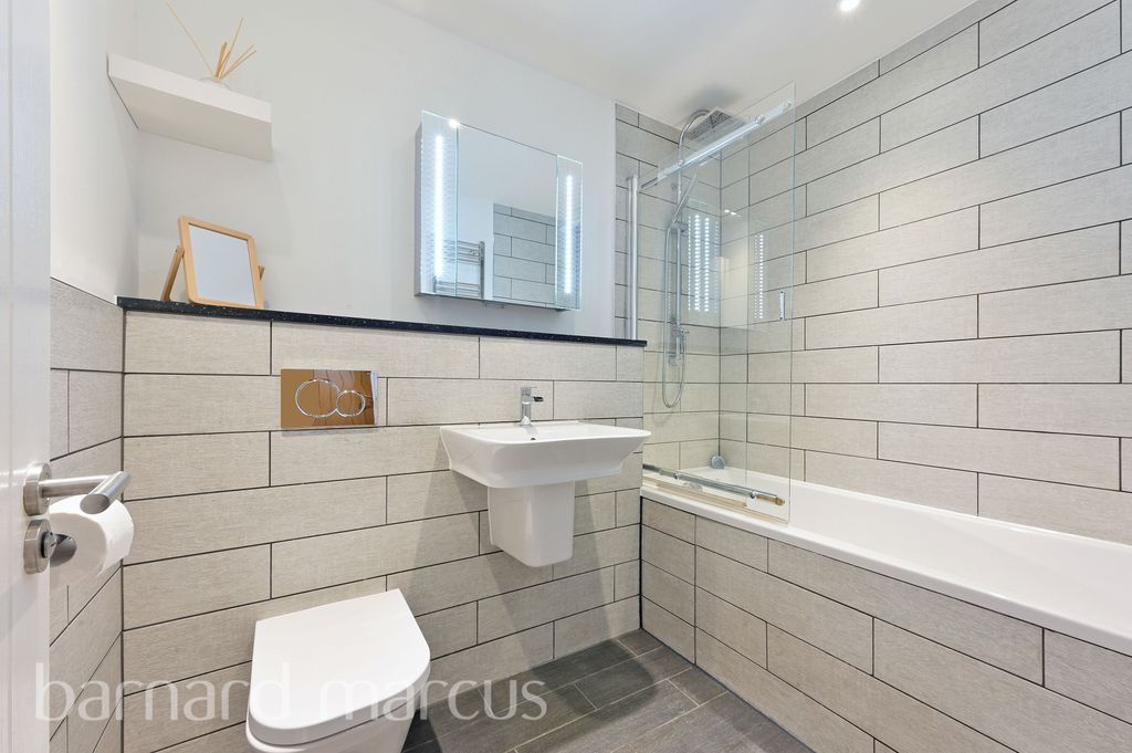 Property photo 3 of 8 Bathroom