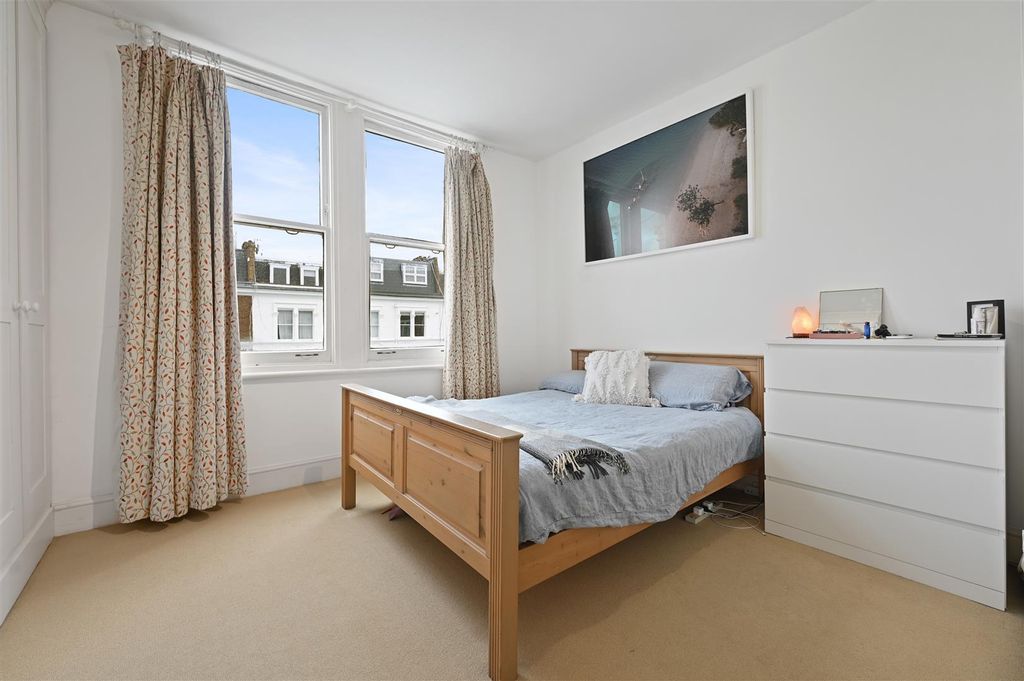 Property photo 3 of 7 Sinclair Road