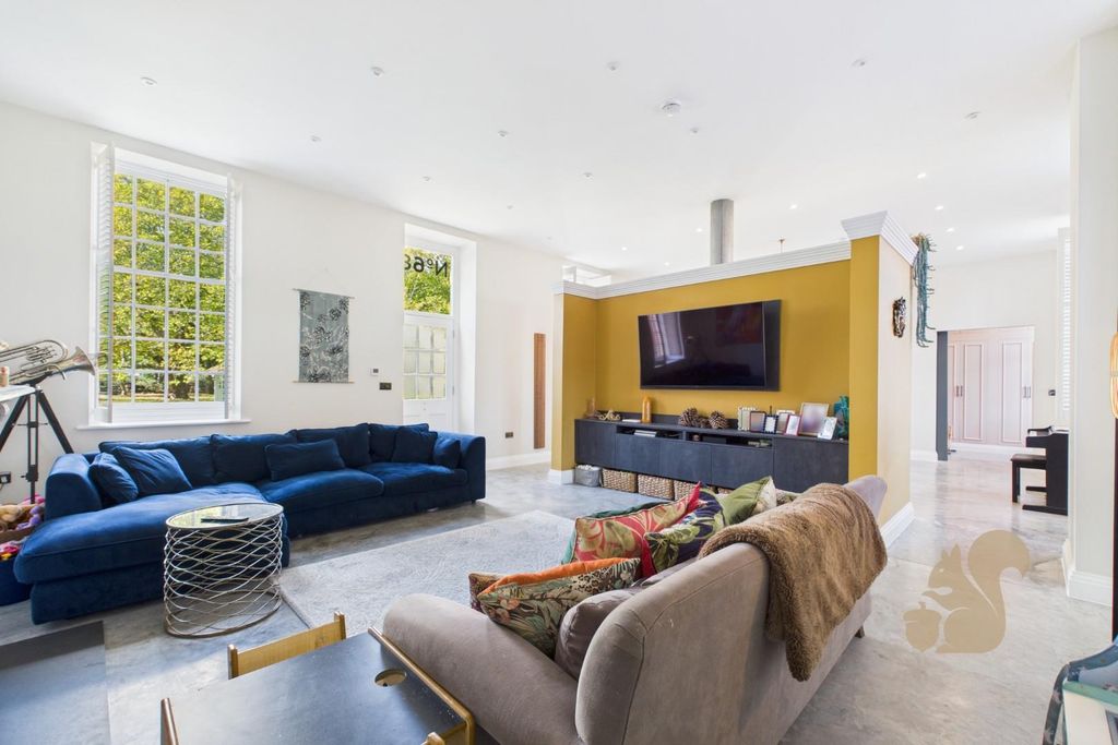 Property photo 2 of 22 Cam01659G0-Pr0604-Still016.Jpg