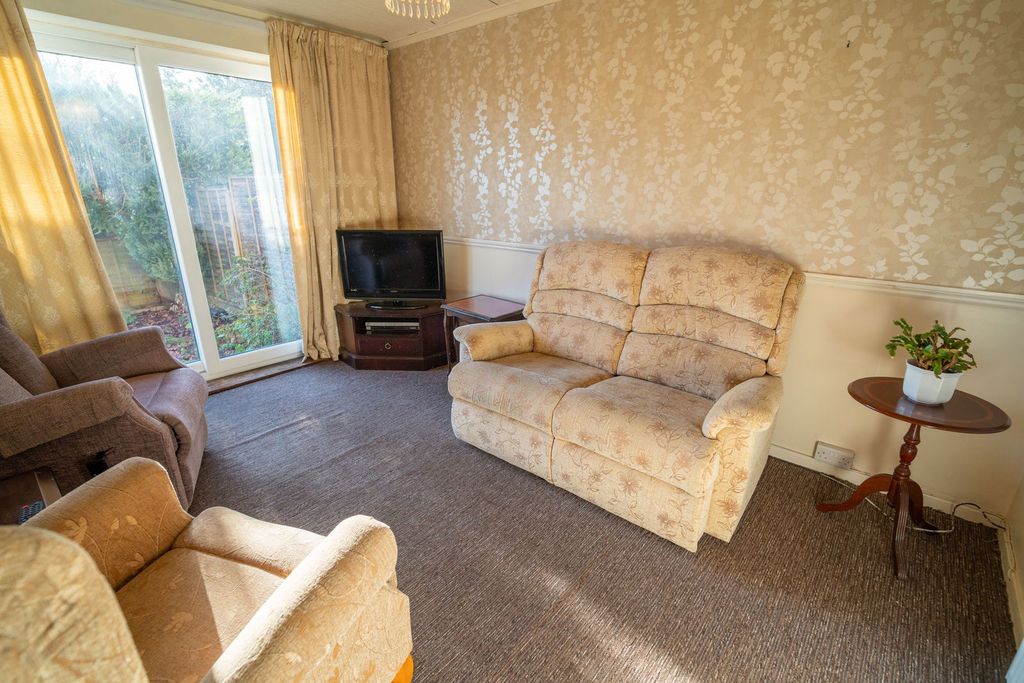 Property photo 3 of 12