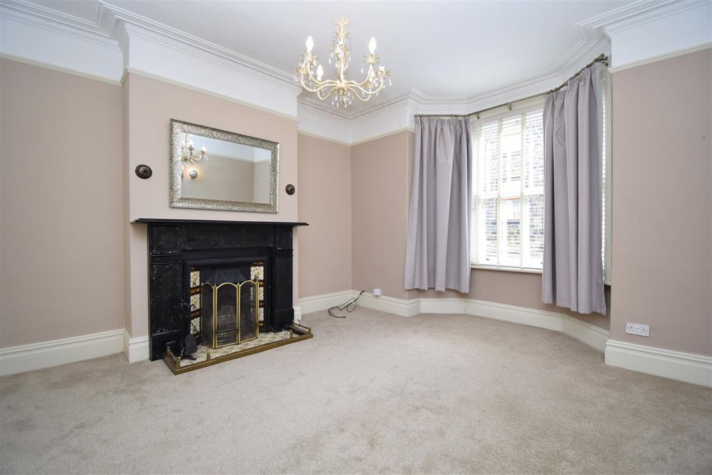 Property photo 2 of 20