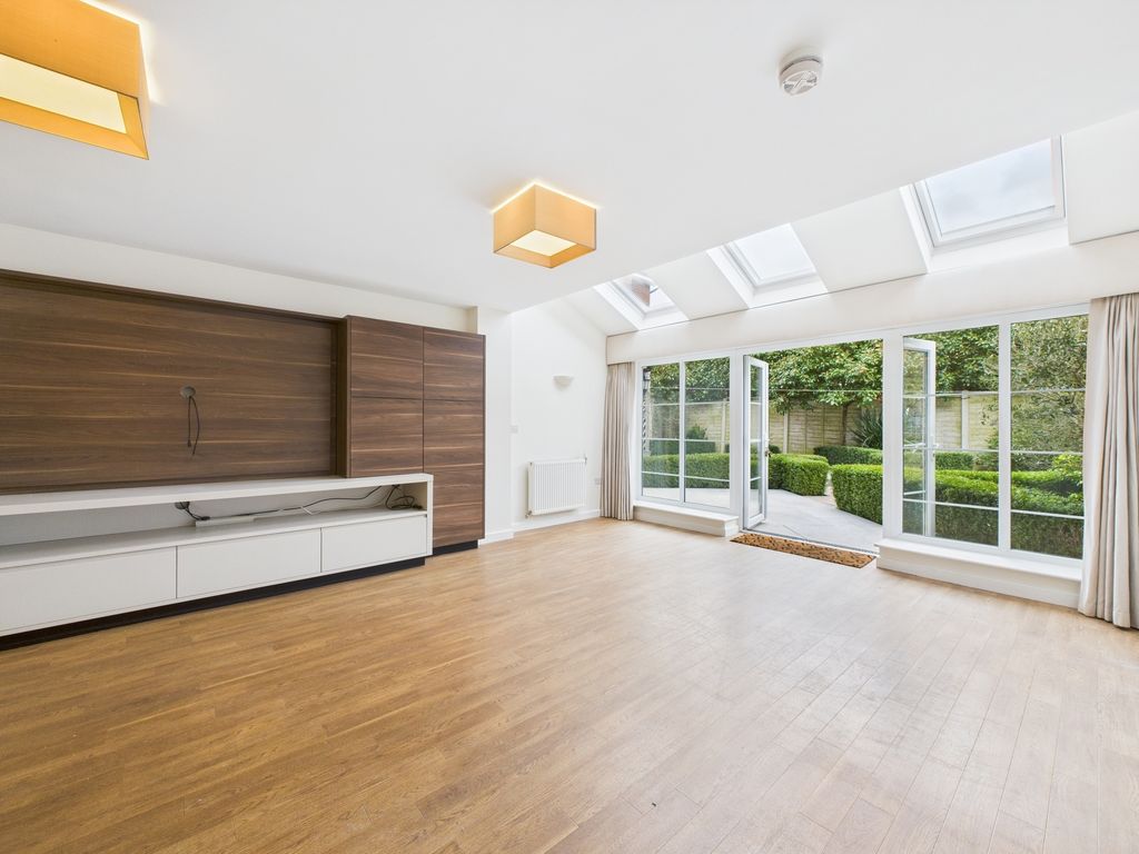 Additional image 5 of 4 bed semi-detached house to rentFarley Close, Wickhurst Green, Horsham, West Sussex RH12