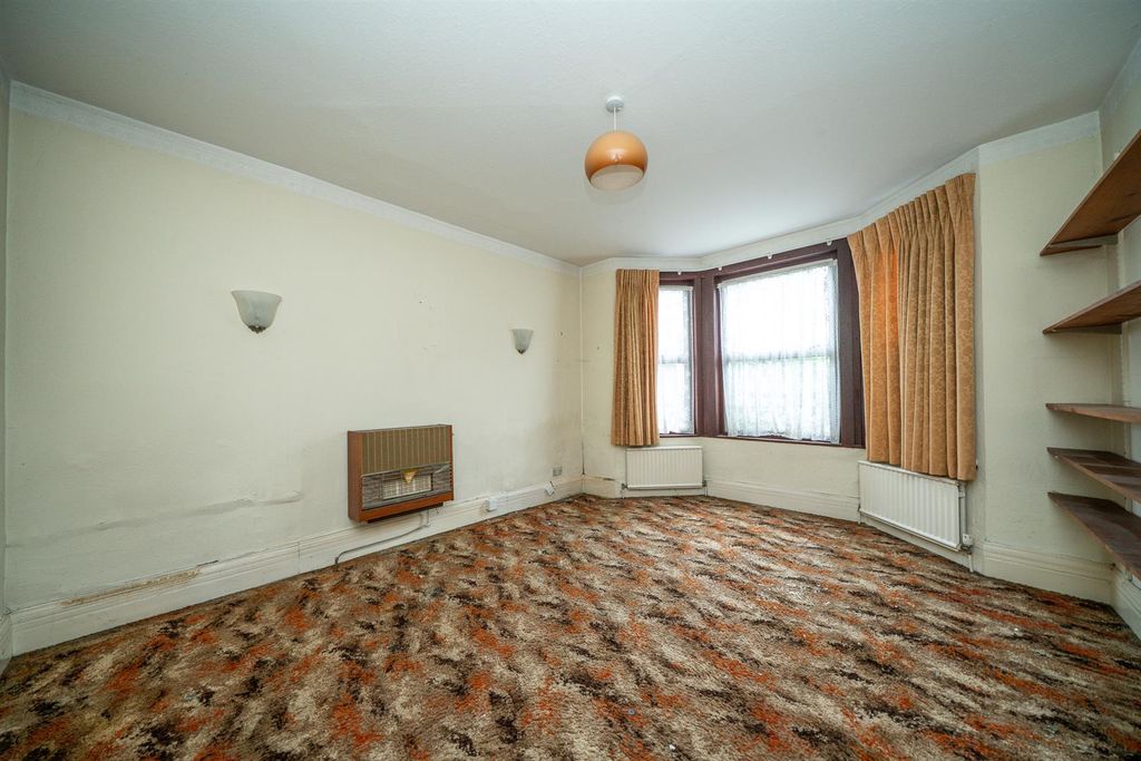 Property photo 2 of 21 23-Glenferrie-Road-1001.Jpg