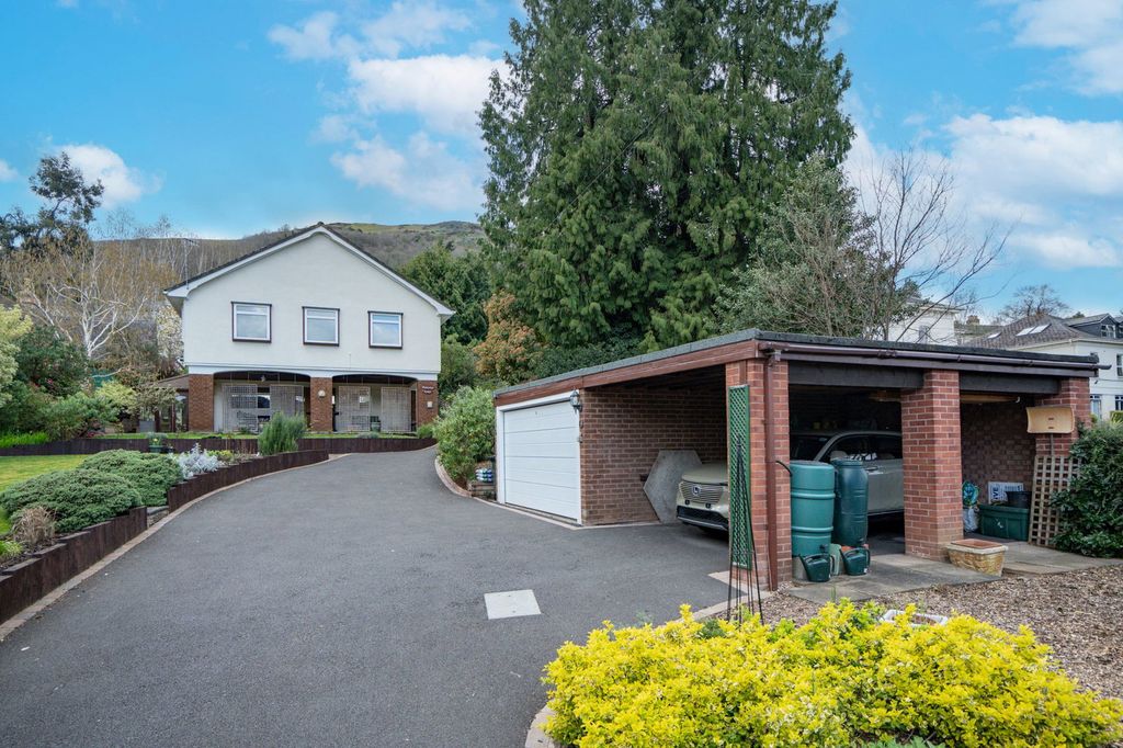 Property photo 2 of 42