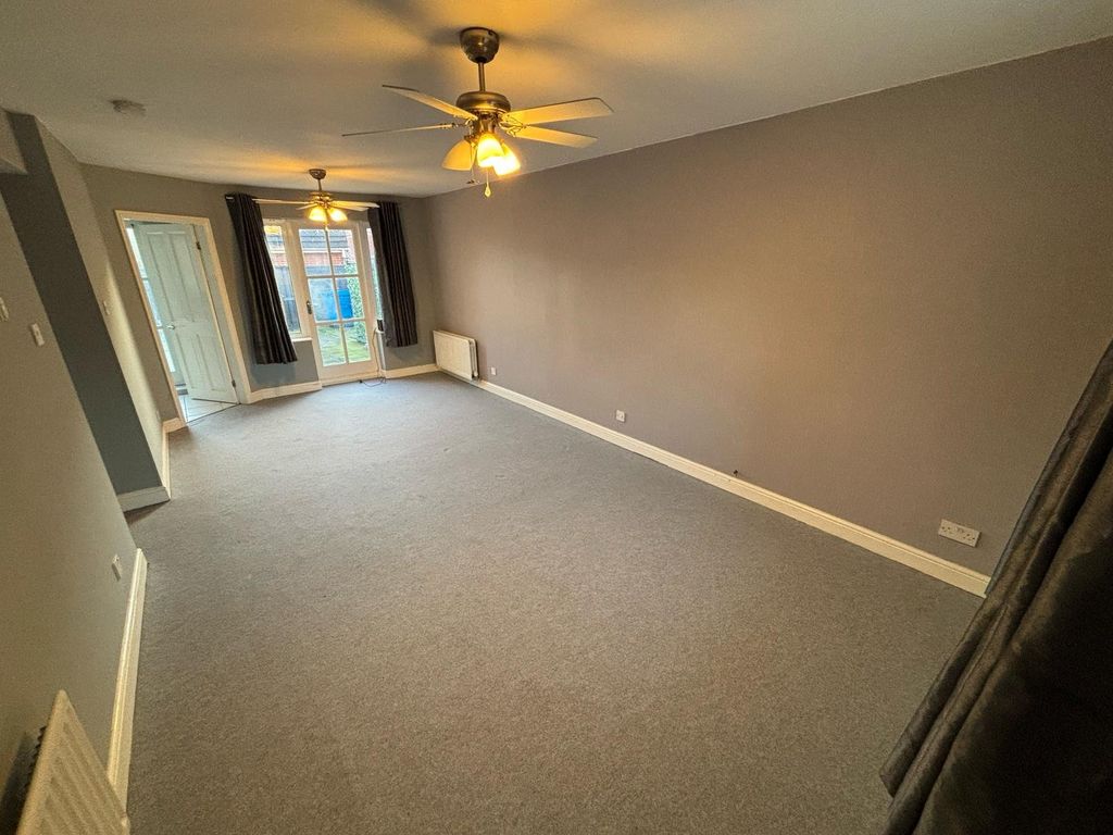 Property photo 2 of 12 Lounge