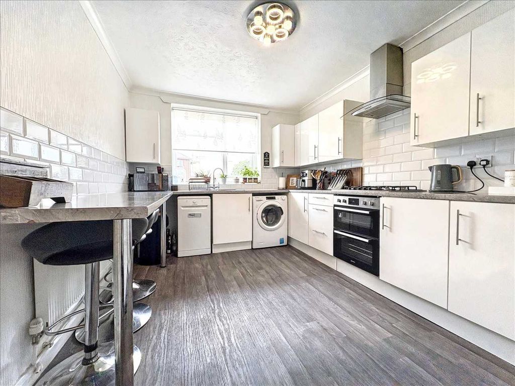 Property photo 2 of 20 Kitchen