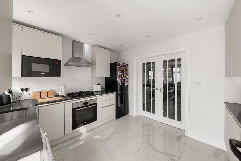 Property photo 2 of 16 5