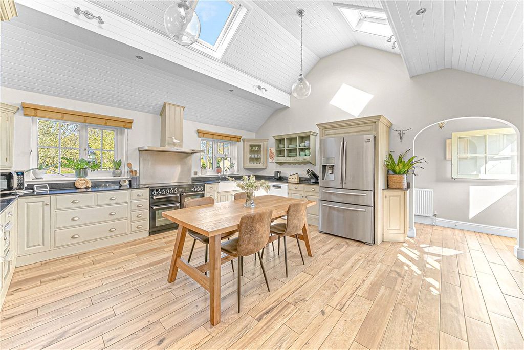 Property photo 2 of 29 Picture No. 17