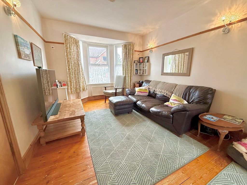 Property photo 2 of 23 Lounge