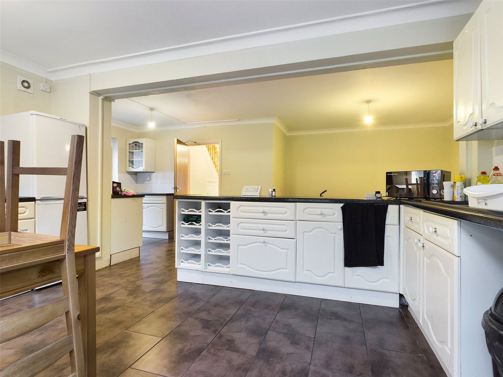 Property photo 2 of 14 Kitchen