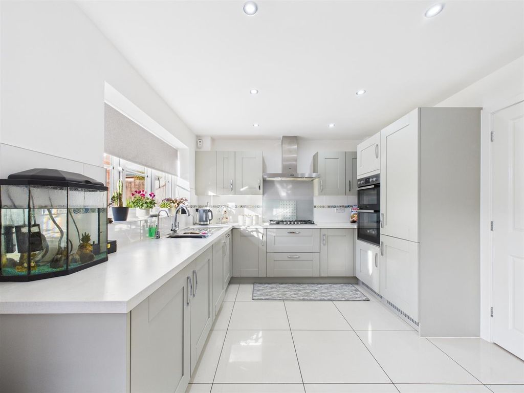 Property photo 3 of 19 Cam02435G0-Pr0074-Still014.Jpg