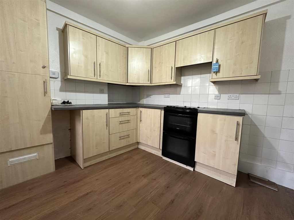 Property photo 2 of 9 Kitchen
