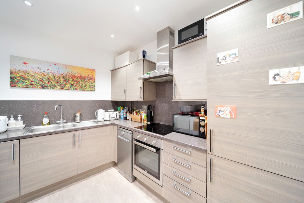 Property photo 2 of 9