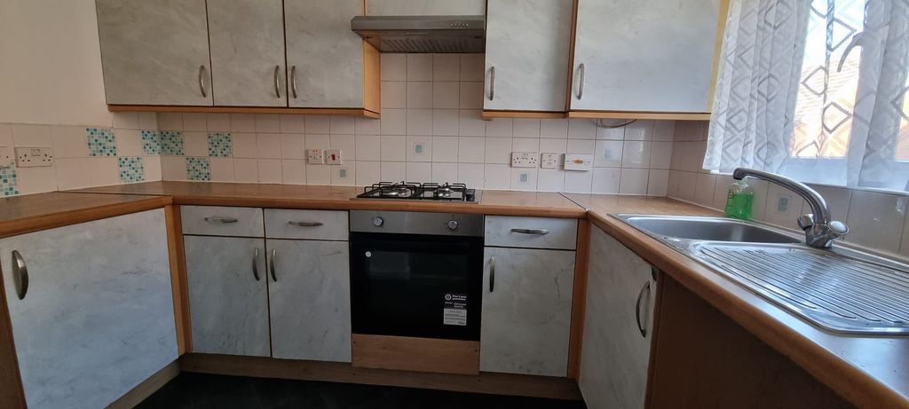 Property photo 2 of 11 Photograph 2