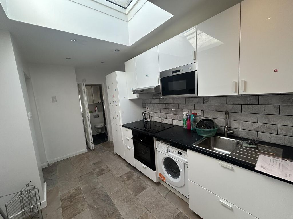 Property photo 2 of 5 Kitchen