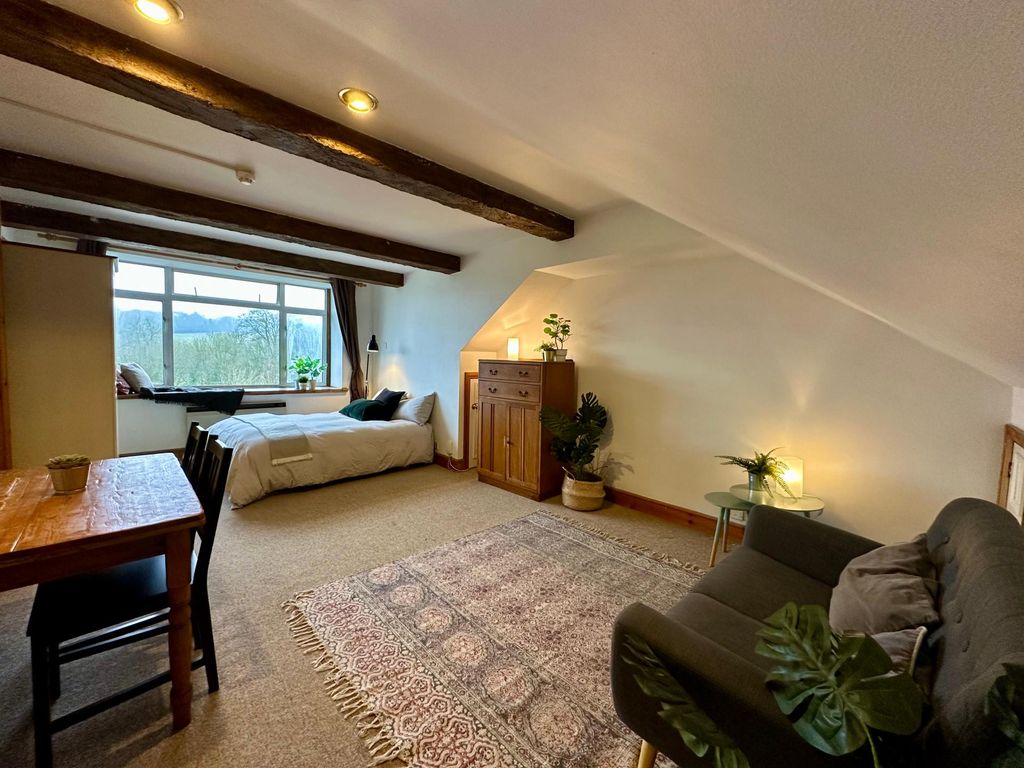 Property photo 1 of 9 Photo 0