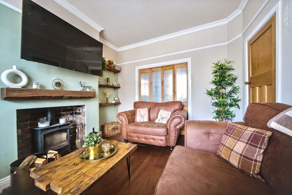 Property photo 2 of 20