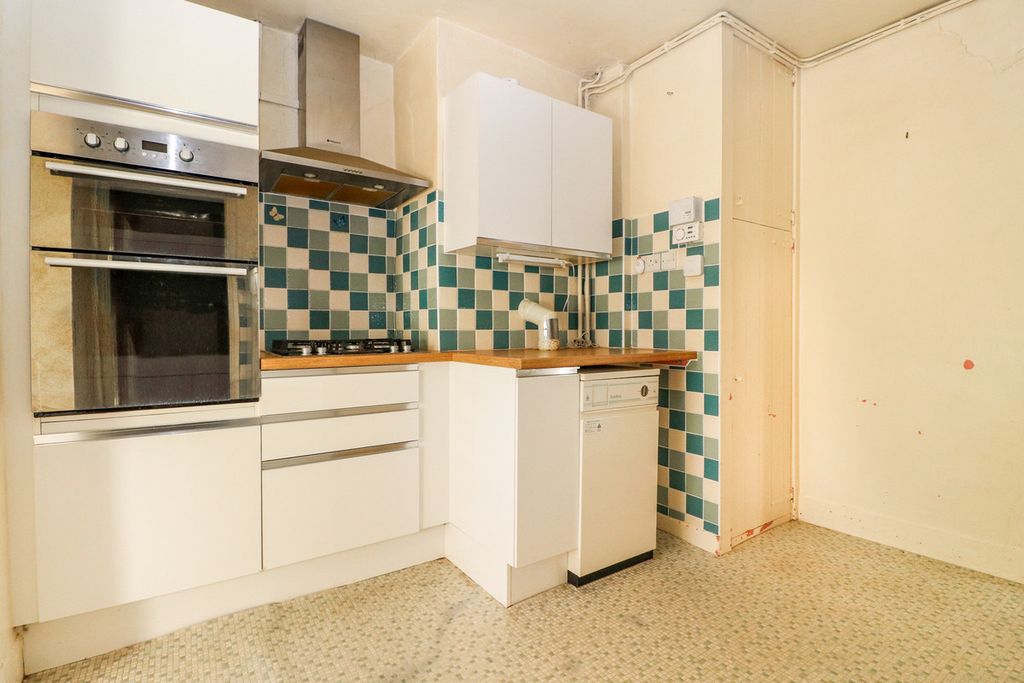 Property photo 2 of 21