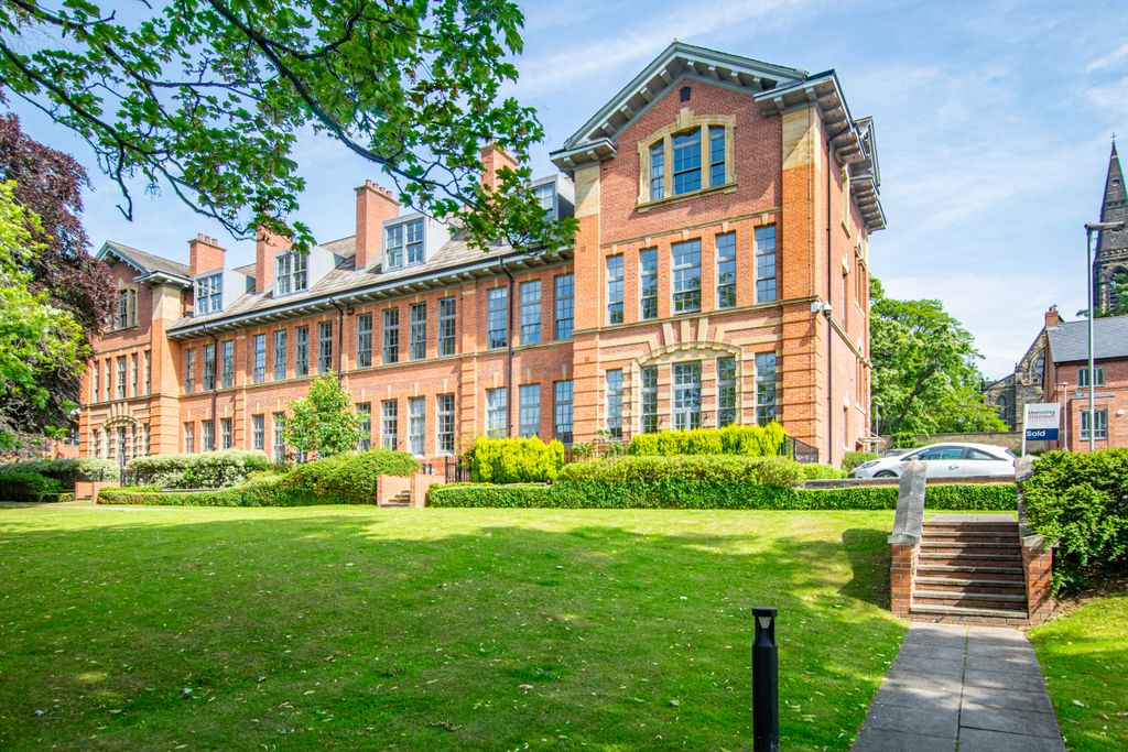 Property photo 1 of 20 Front3