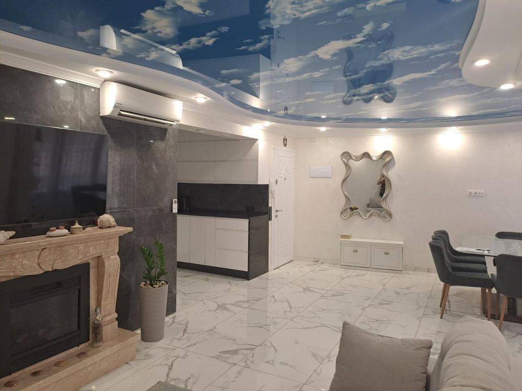 Property photo 2 of 35