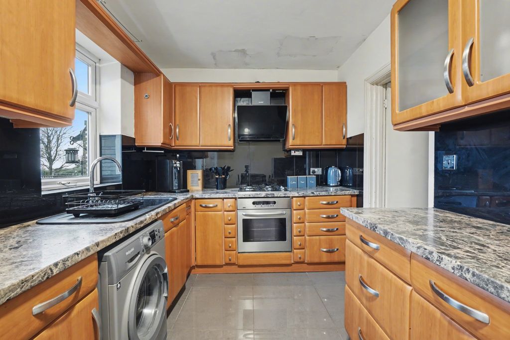 Property photo 3 of 12 4662099