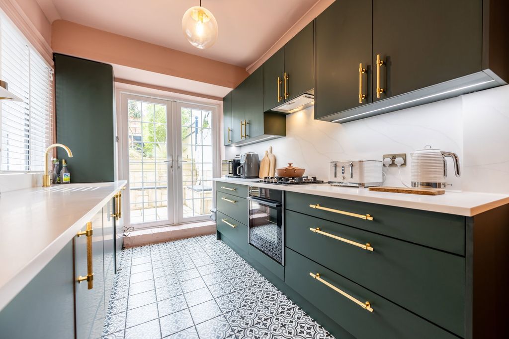 Property photo 3 of 39