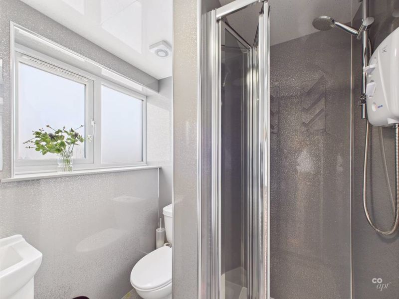 Property photo 1 of 13 Photo 9