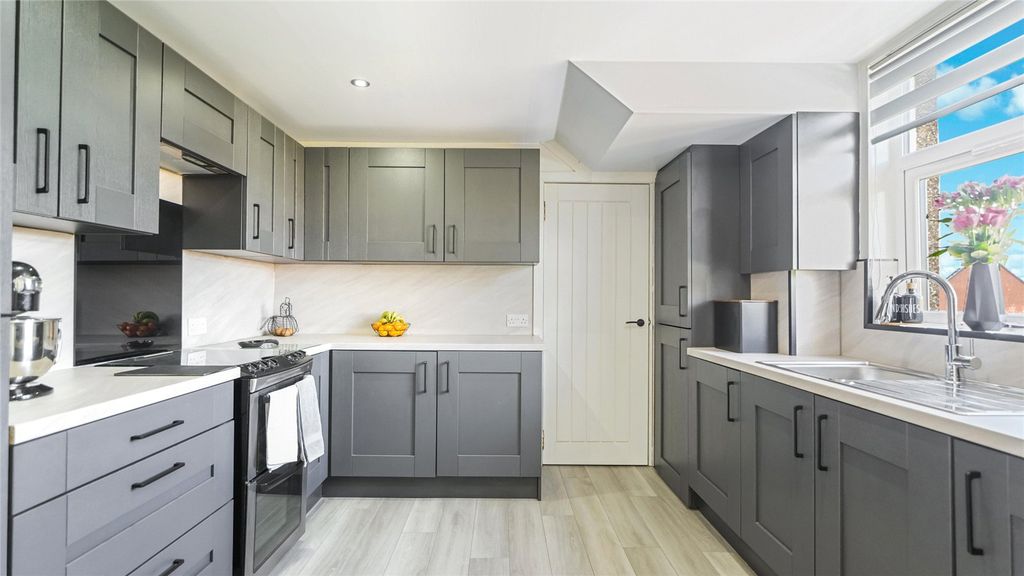 Property photo 2 of 21 Kitchen