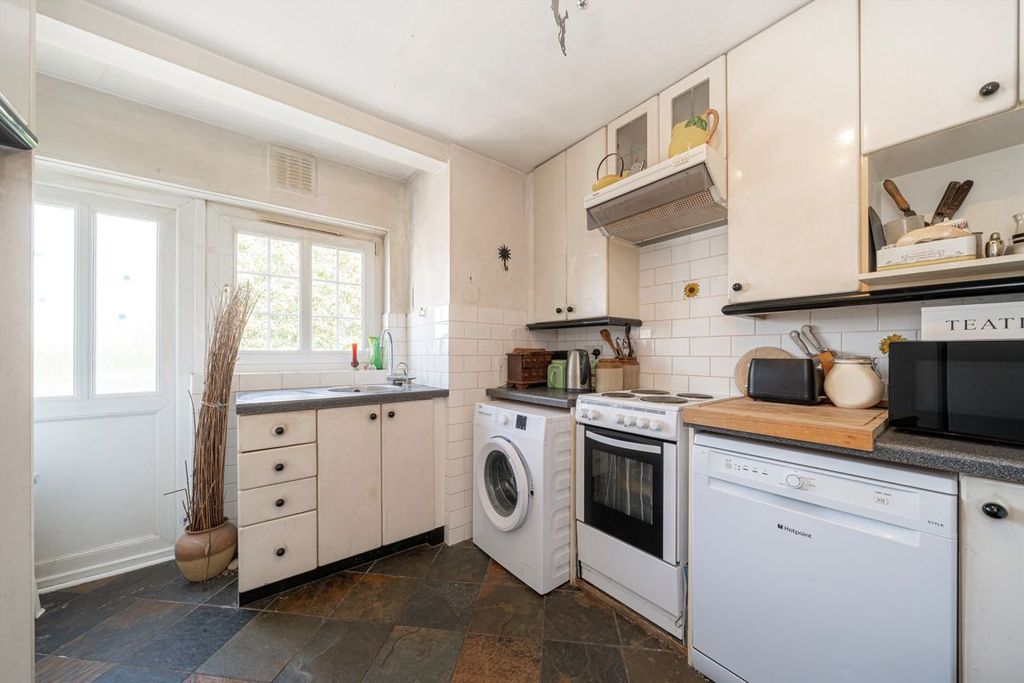 Property photo 3 of 4