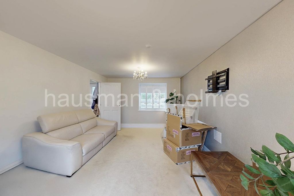 Property photo 3 of 17 W04.Jpg