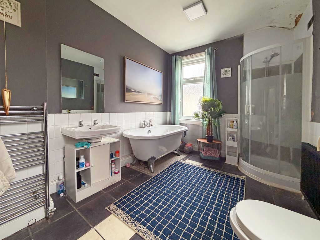 Property photo 3 of 27