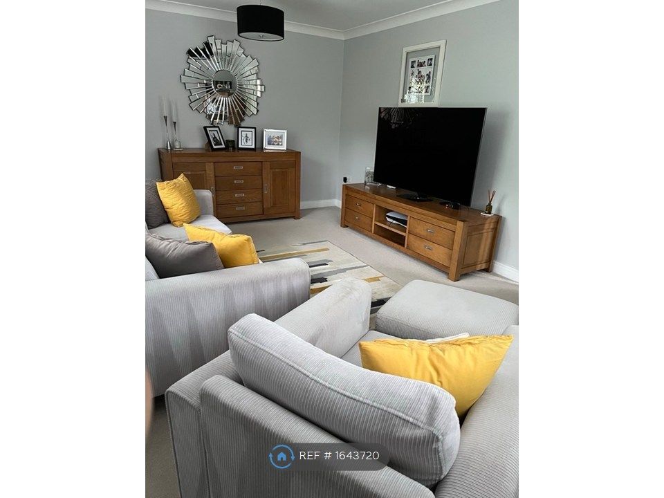 Property photo 3 of 10 Living Room