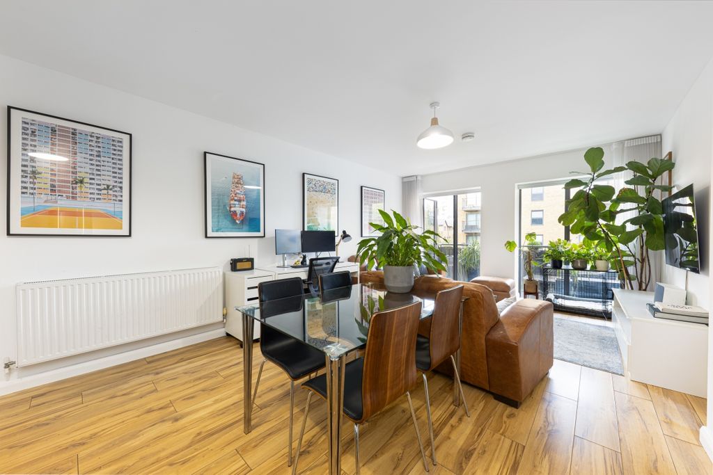 Property photo 3 of 12 George Row 66 Fla...