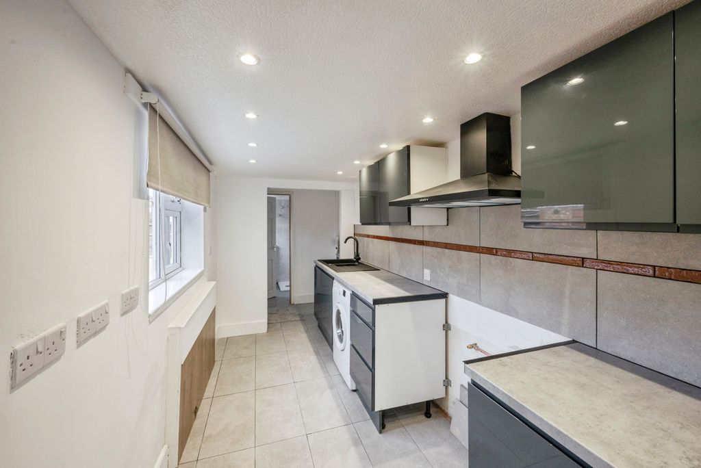 Property photo 3 of 15 Kitchen