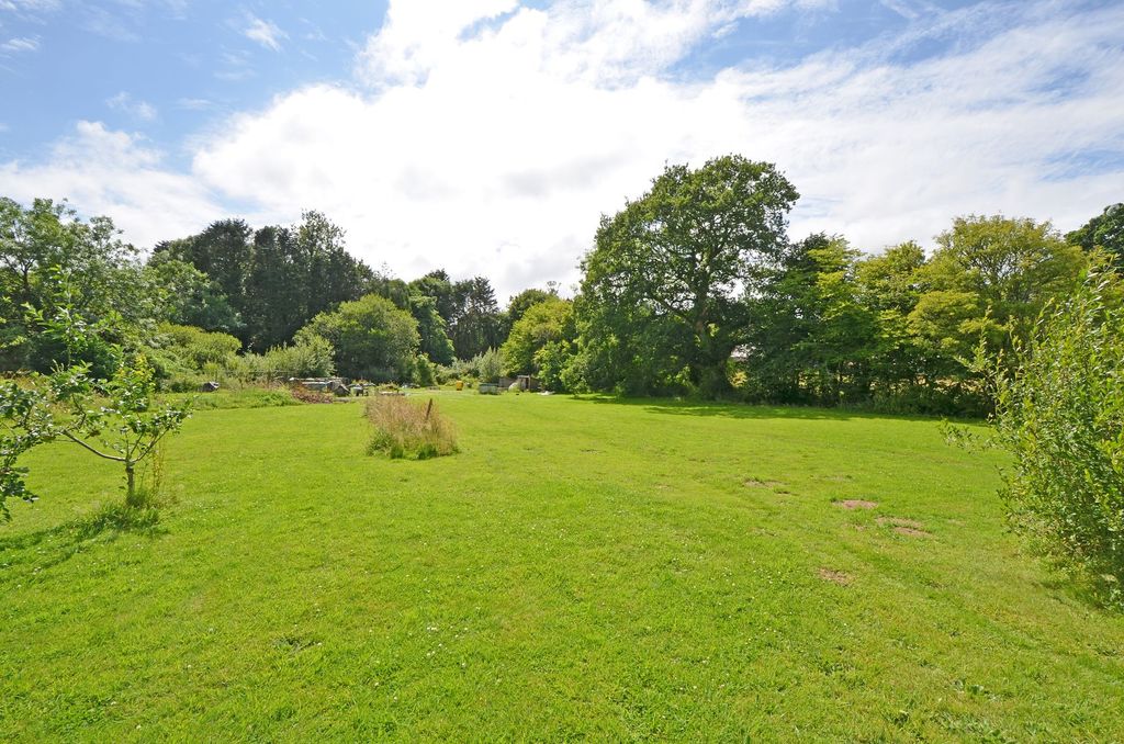 Property photo 2 of 35