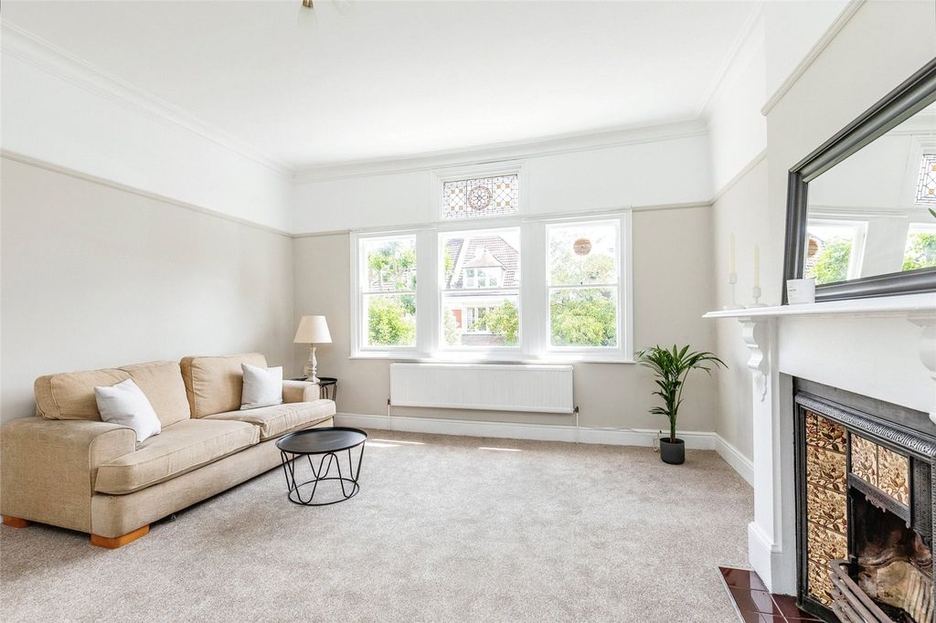 Property photo 2 of 9 Lounge