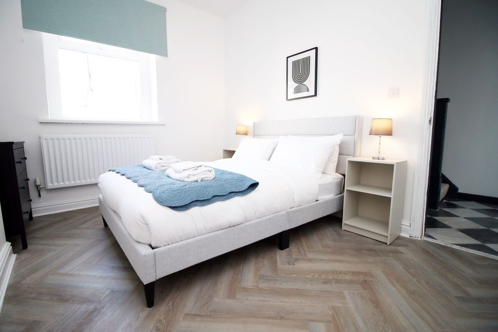 Property photo 3 of 49 4592374