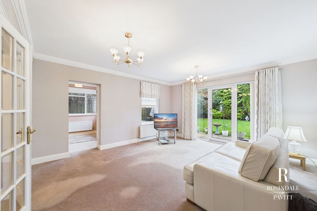 Property photo 3 of 30 The Lounge