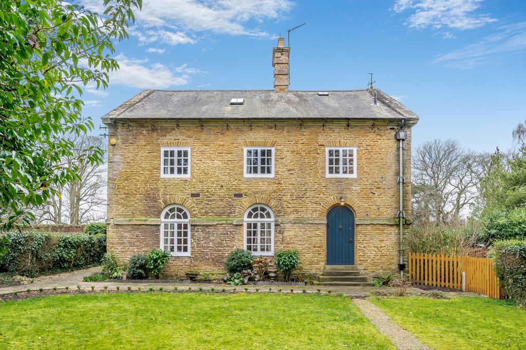 Property photo 1 of 36