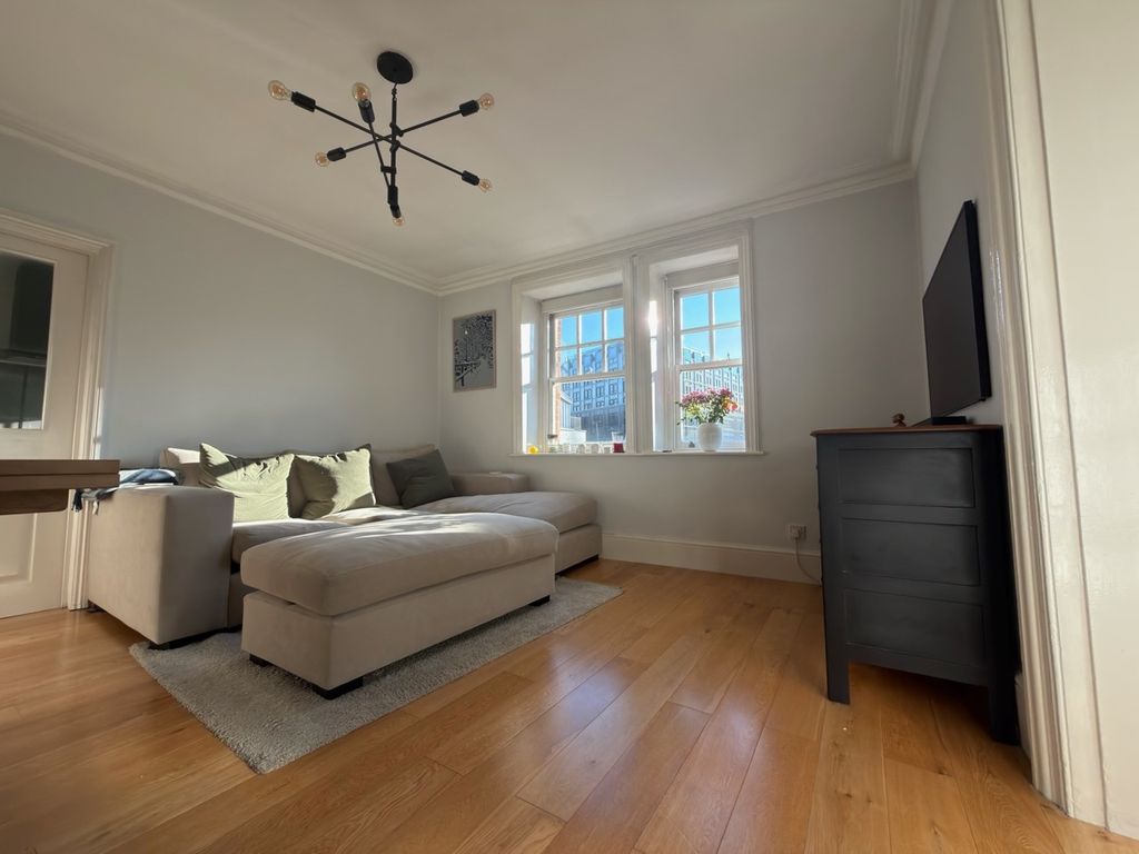 Property photo 2 of 11 Photo 1