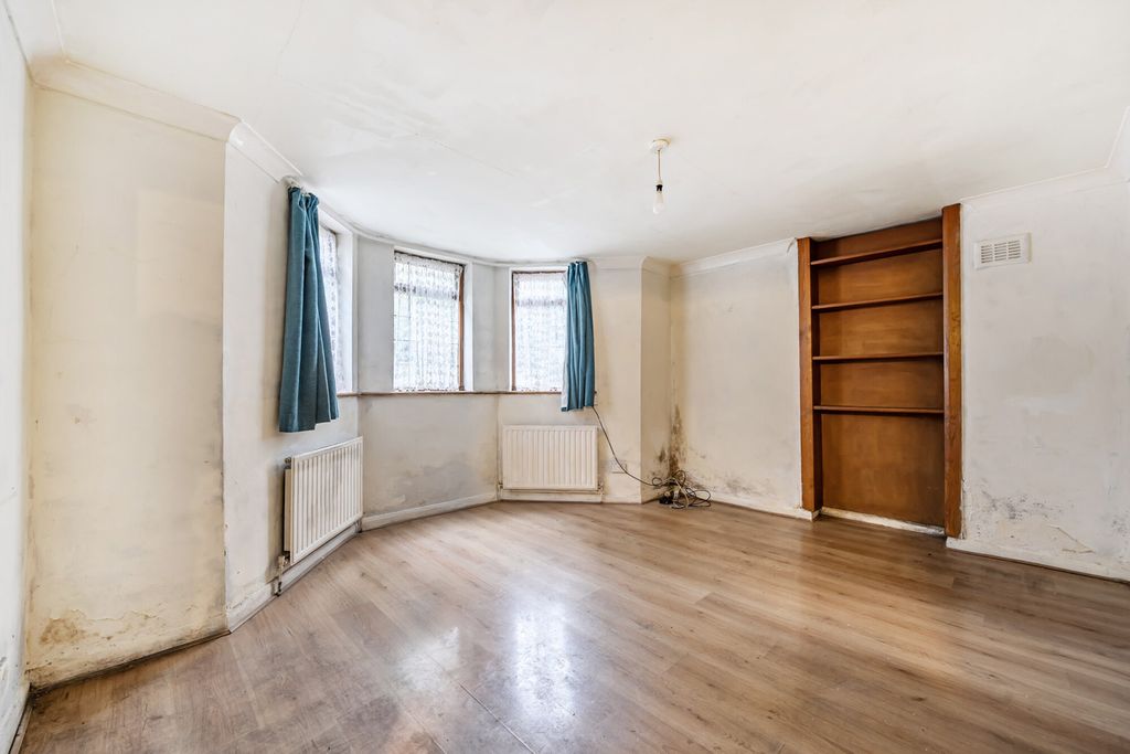 Property photo 3 of 17 Reception