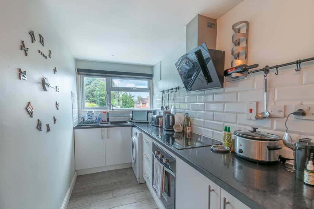 Property photo 1 of 13 Photo 8