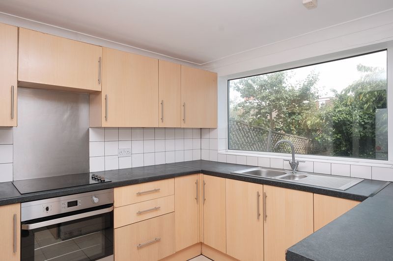 Property photo 1 of 10 Kitchen