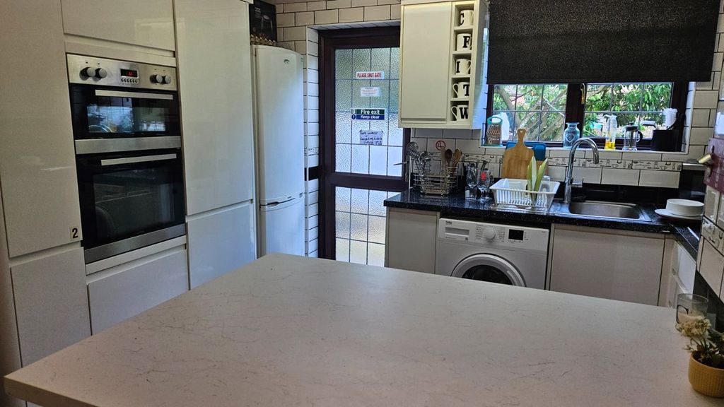 Property photo 3 of 7 Picture No. 12