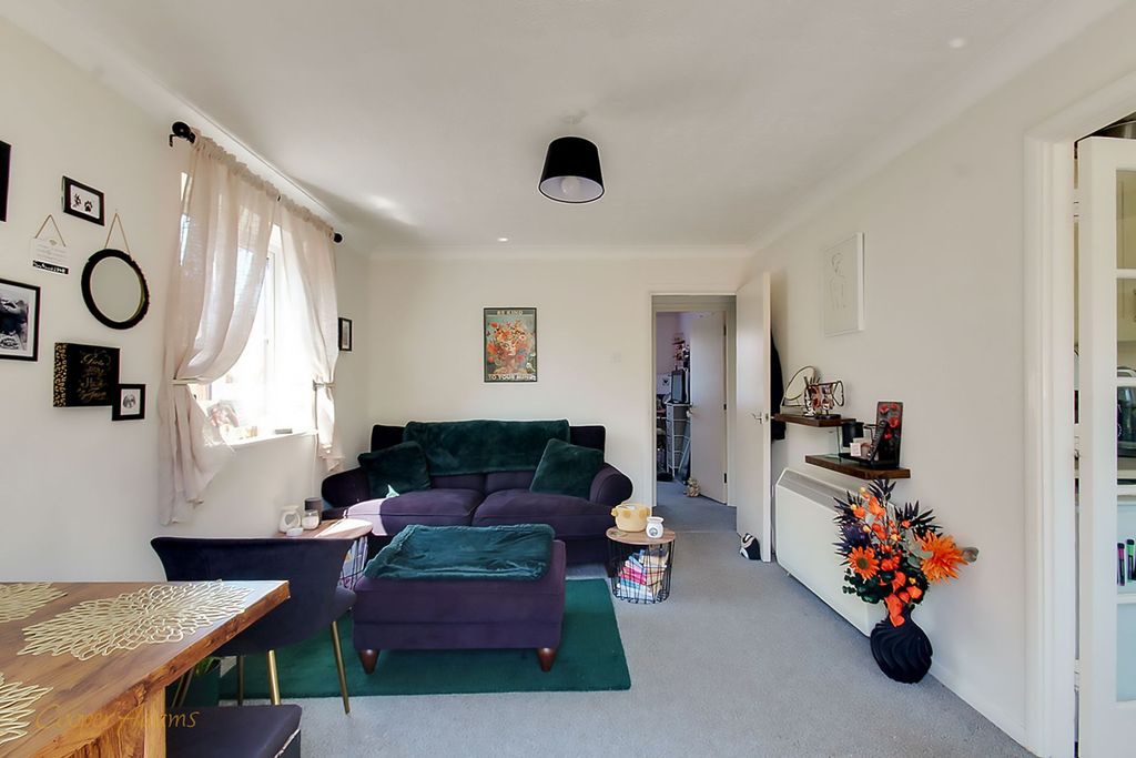 Property photo 2 of 6 Lounge