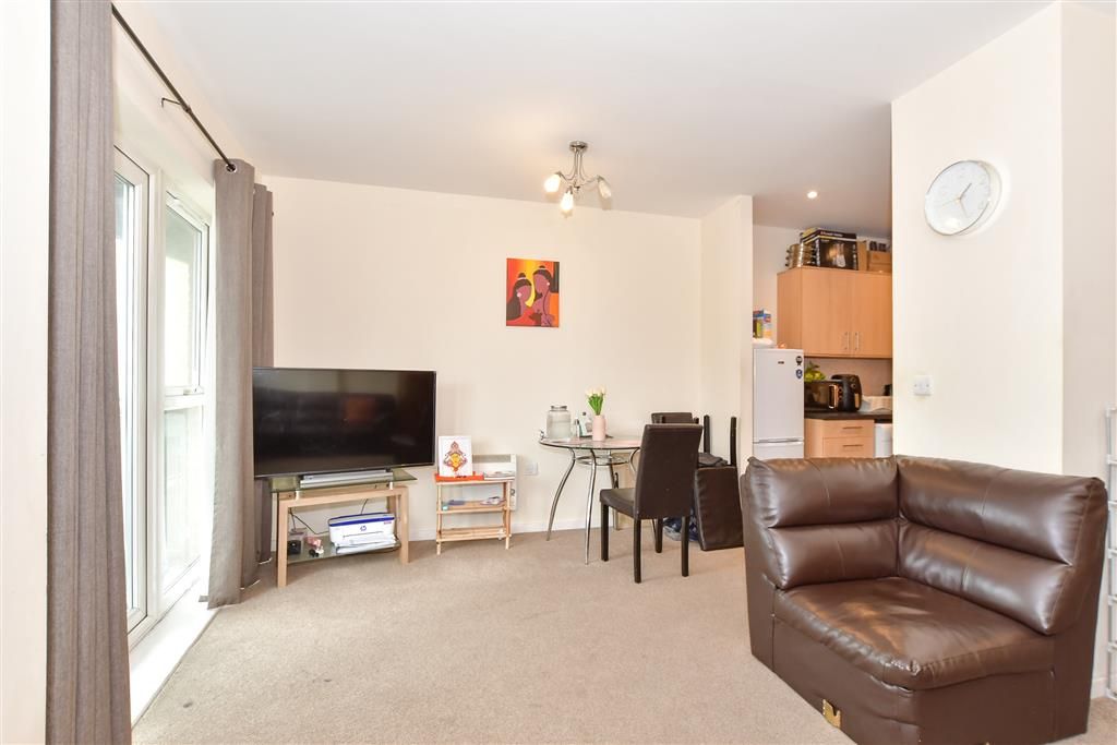 Property photo 1 of 11 Lounge