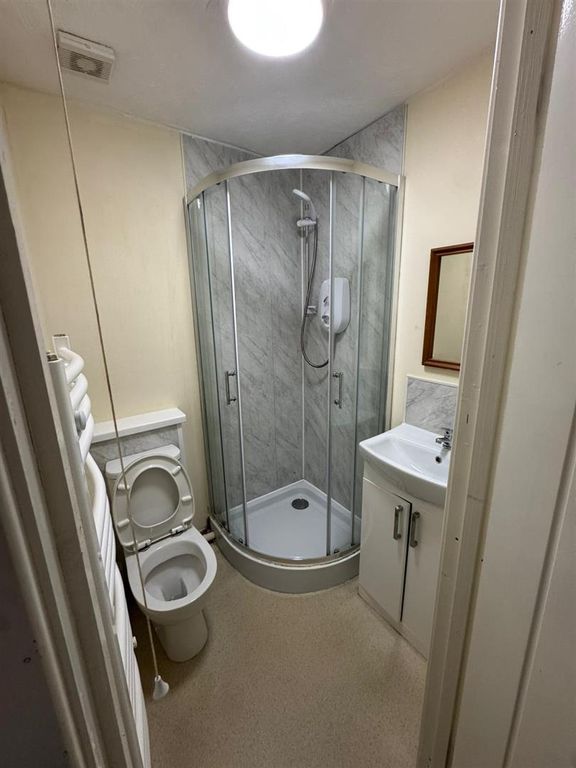 Property photo 2 of 7 Ensuite 2.Jpeg